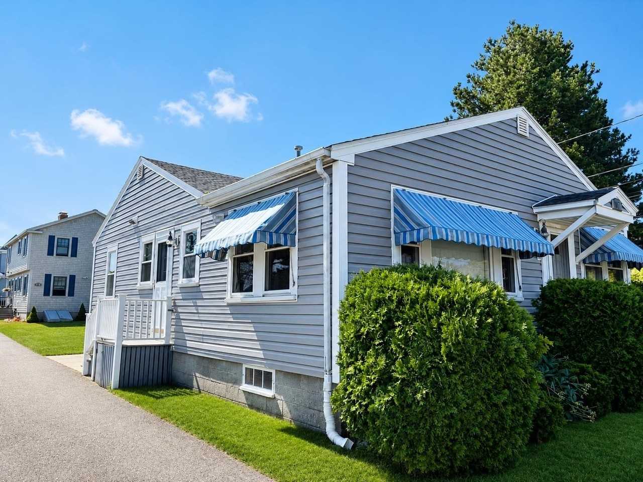 110 Old Beach Rd - Photo 2 of 17
