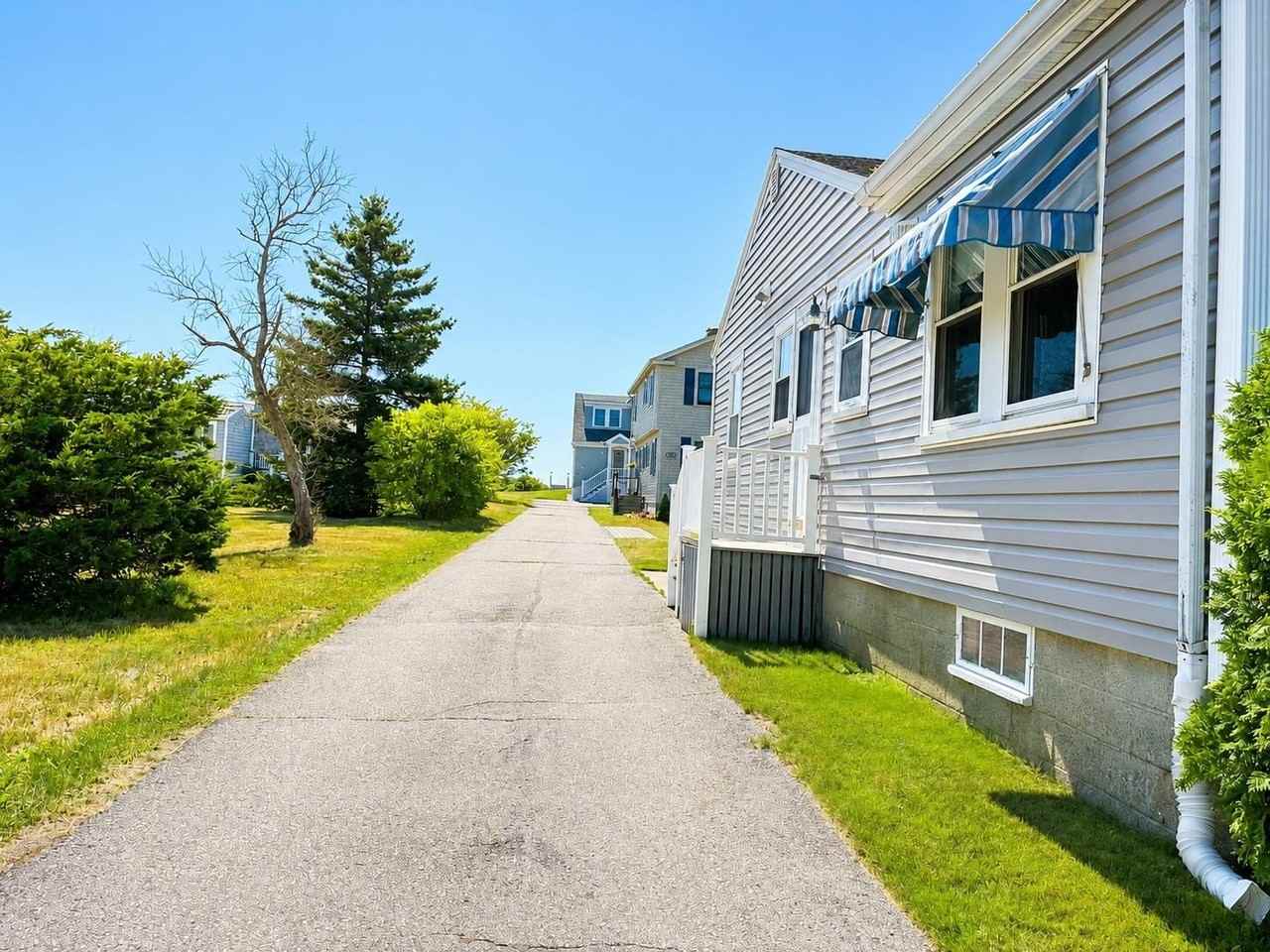 110 Old Beach Rd - Photo 3 of 17