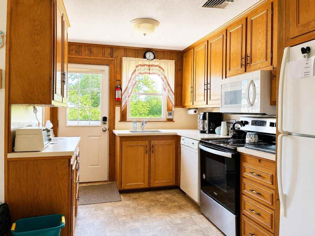 110 Old Beach Rd - Photo 6 of 17