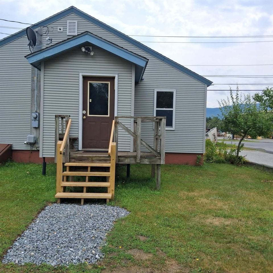 142 Stafford Ave #2 - Photo 3 of 14