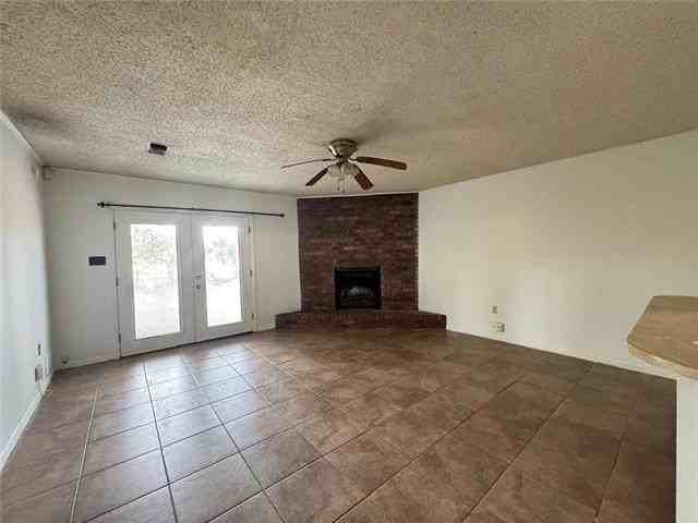 1027 Arcadia Dr - Photo 3 of 10