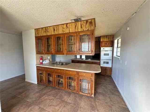 1027 Arcadia Dr - Photo 4 of 10