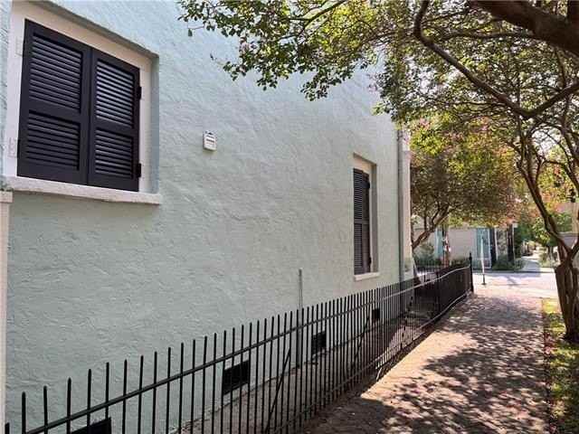 1479 Magazine St #1 - Photo 3 of 10