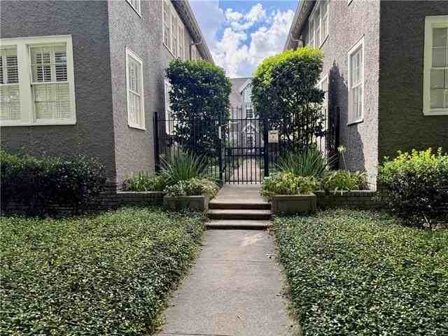 920 S Carrollton Ave - Photo 2 of 26