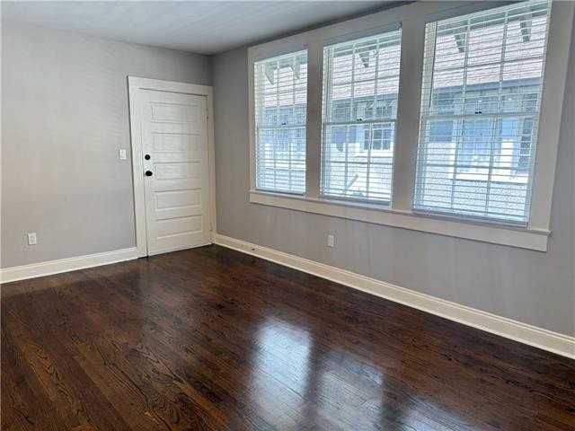 920 S Carrollton Ave - Photo 5 of 26