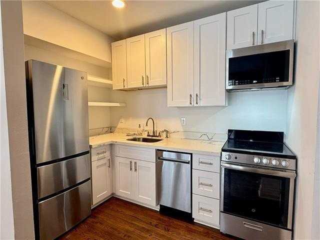 920 S Carrollton Ave - Photo 7 of 26