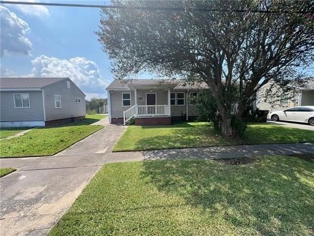 1008 Community St - Photo 2 of 15