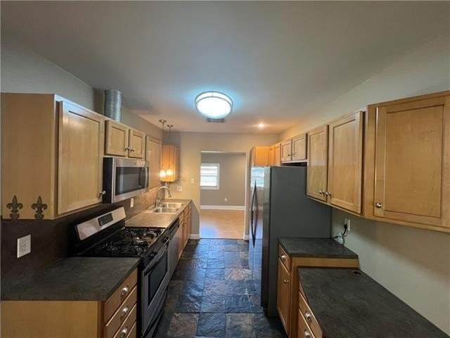 1008 Community St - Photo 7 of 15