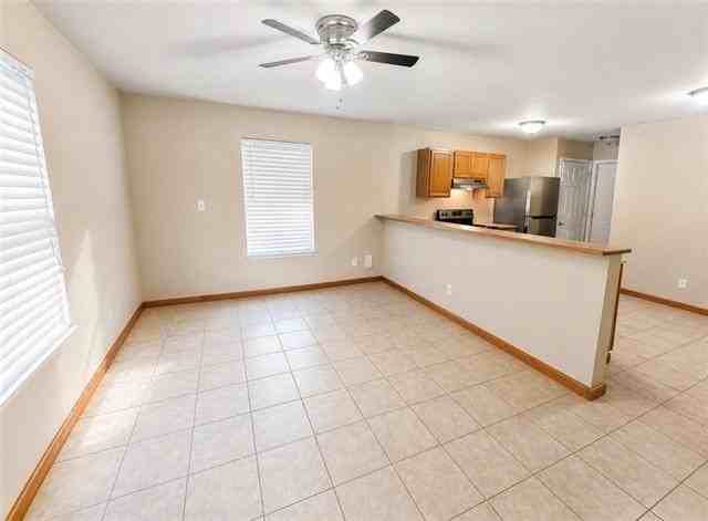 406 S Walnut St - Photo 2 of 7