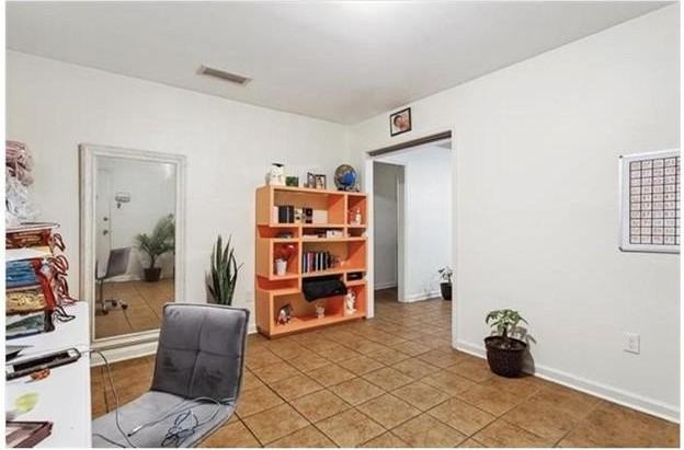 1422 Carrollton Ave - Photo 2 of 7
