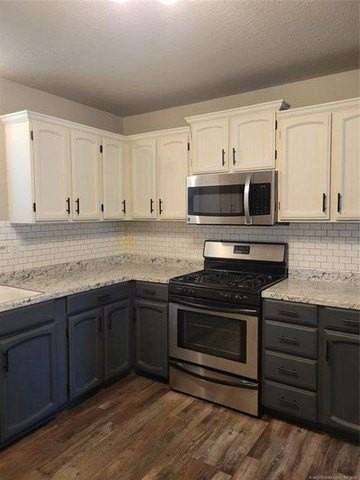 652 E Main St - Photo 7 of 10
