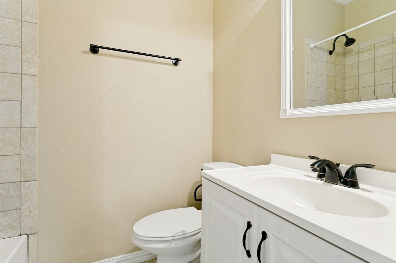 3904 Carolyn Rd - Photo 7 of 12