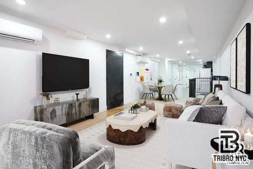410 Lorimer St - Photo 3 of 9
