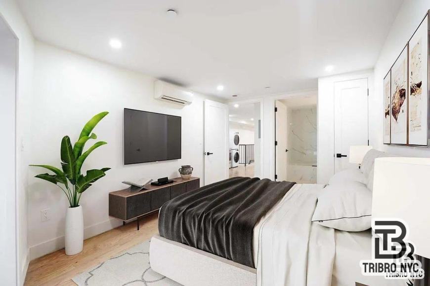 410 Lorimer St - Photo 7 of 9