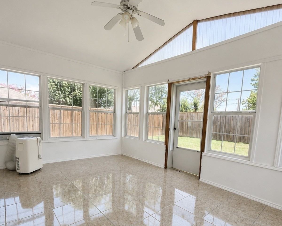 812 Sussex Dr - Photo 5 of 23