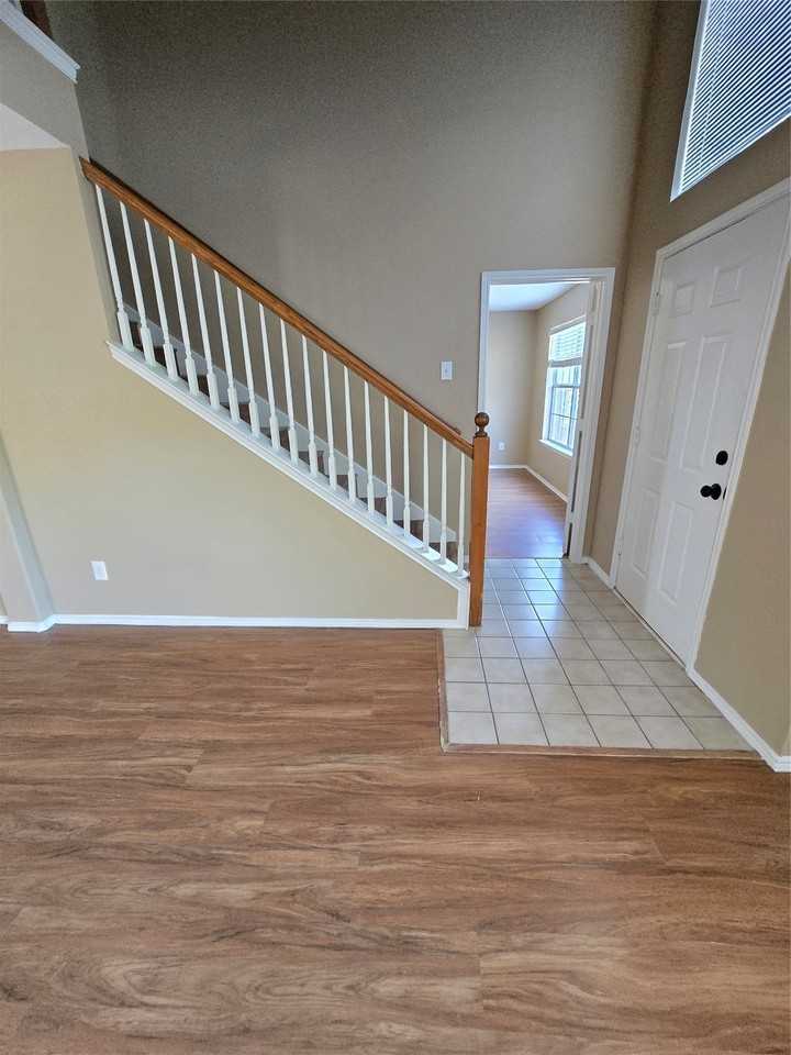 4512 Saddlebrook Dr - Photo 3 of 28