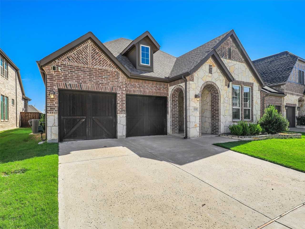 8308 Pine Valley Dr - Photo 2 of 40