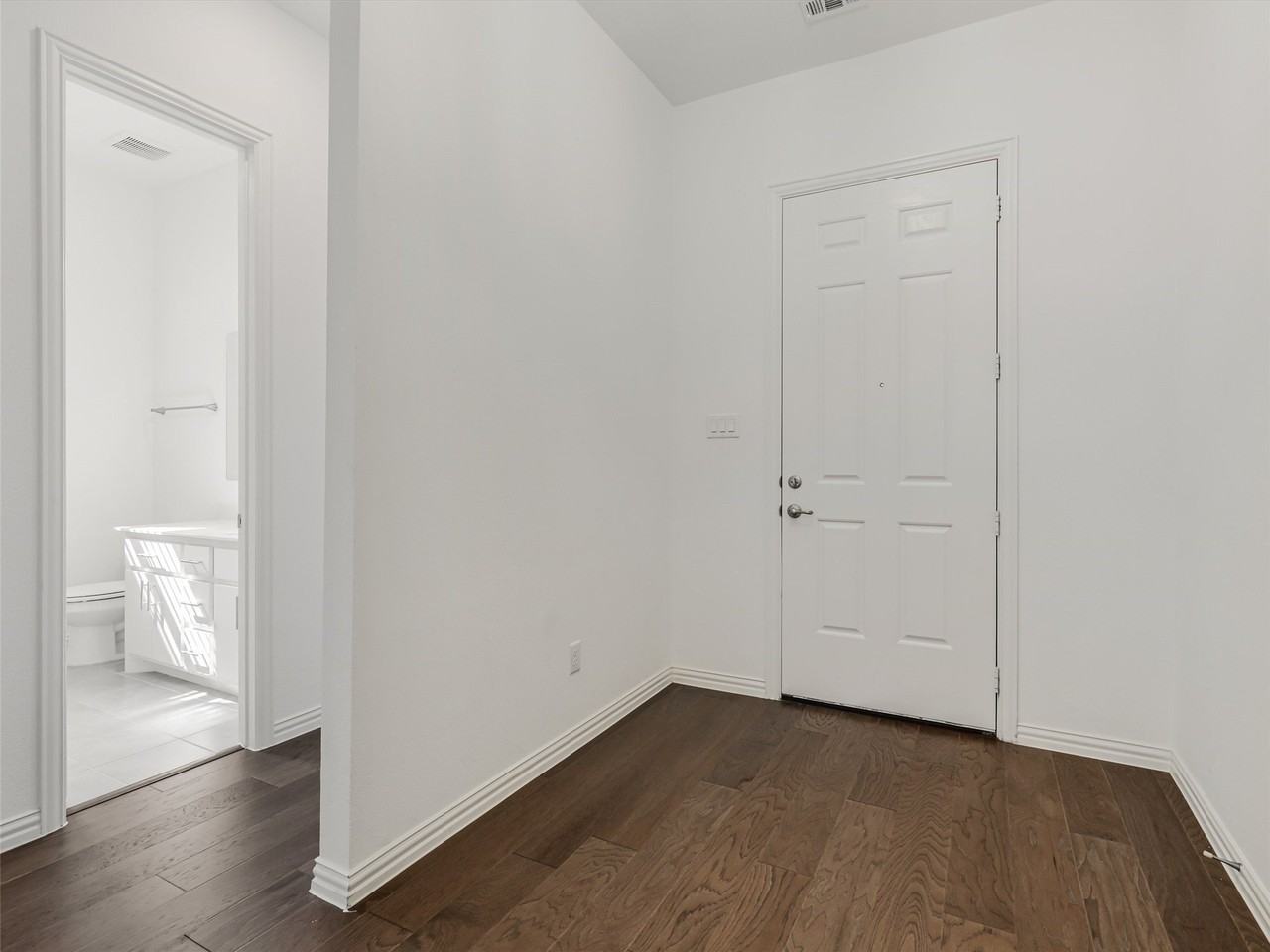8308 Pine Valley Dr - Photo 5 of 40