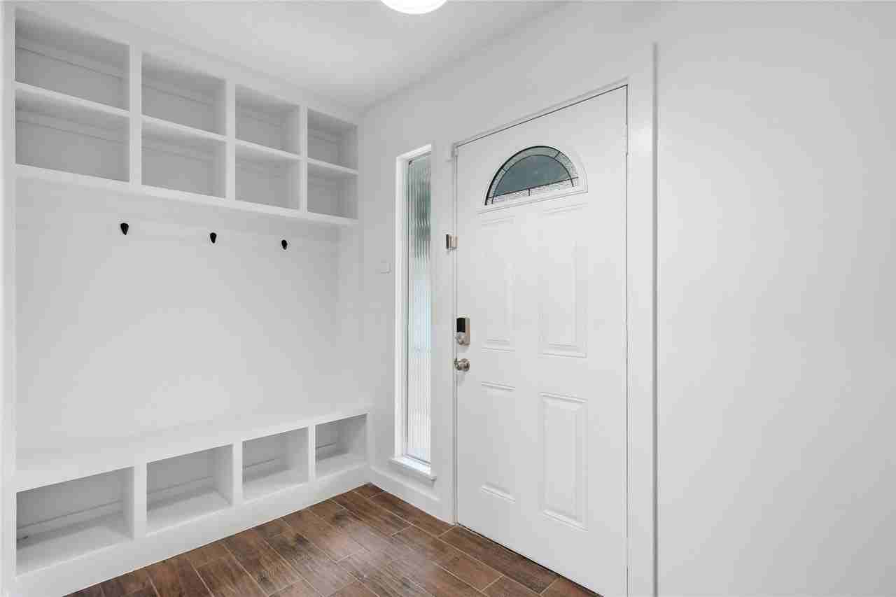 2010 Swansee Dr - Photo 3 of 27