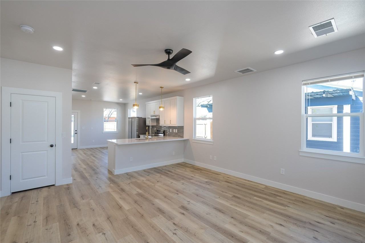 2231 Denison St - Photo 3 of 13