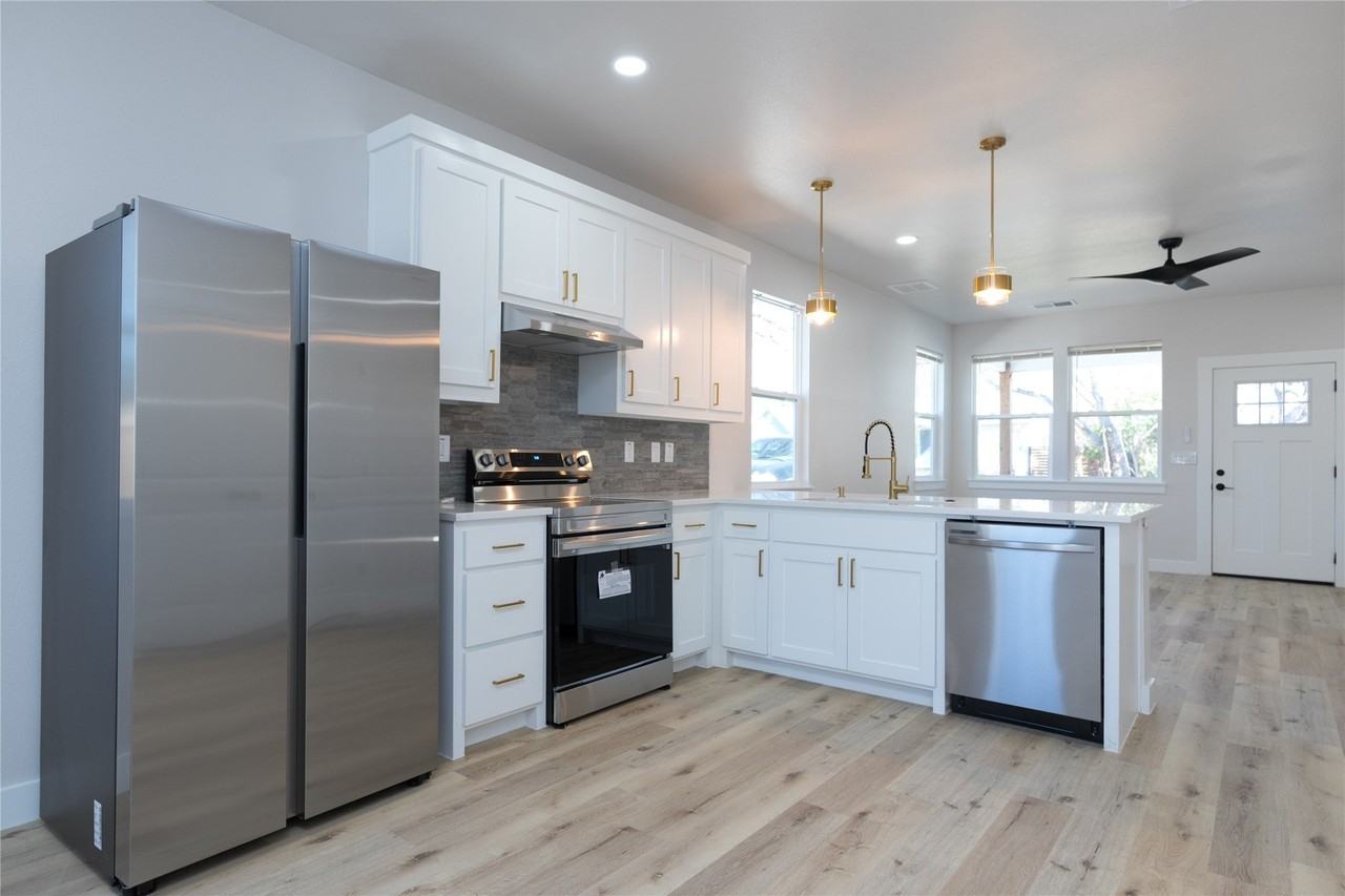 2231 Denison St - Photo 5 of 13