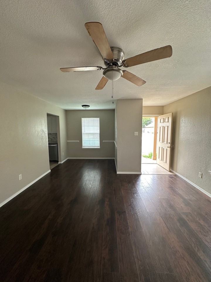 1144 Suburban St #1146 - Photo 3 of 9