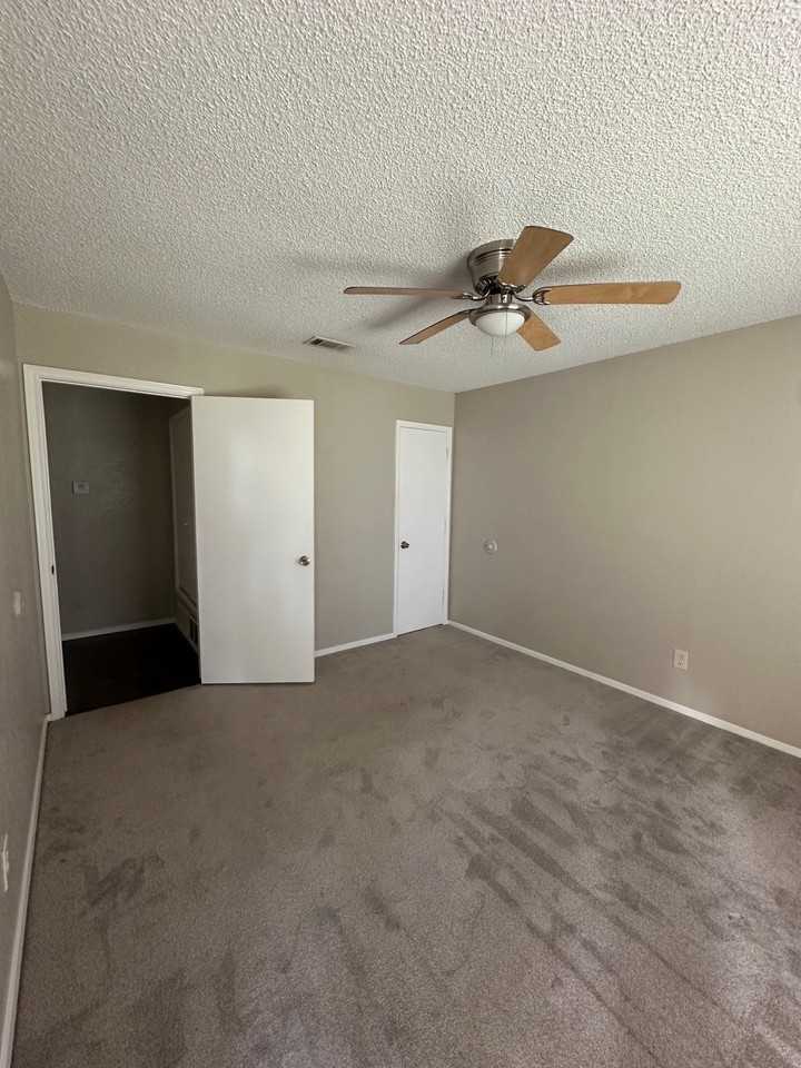 1144 Suburban St #1146 - Photo 7 of 9