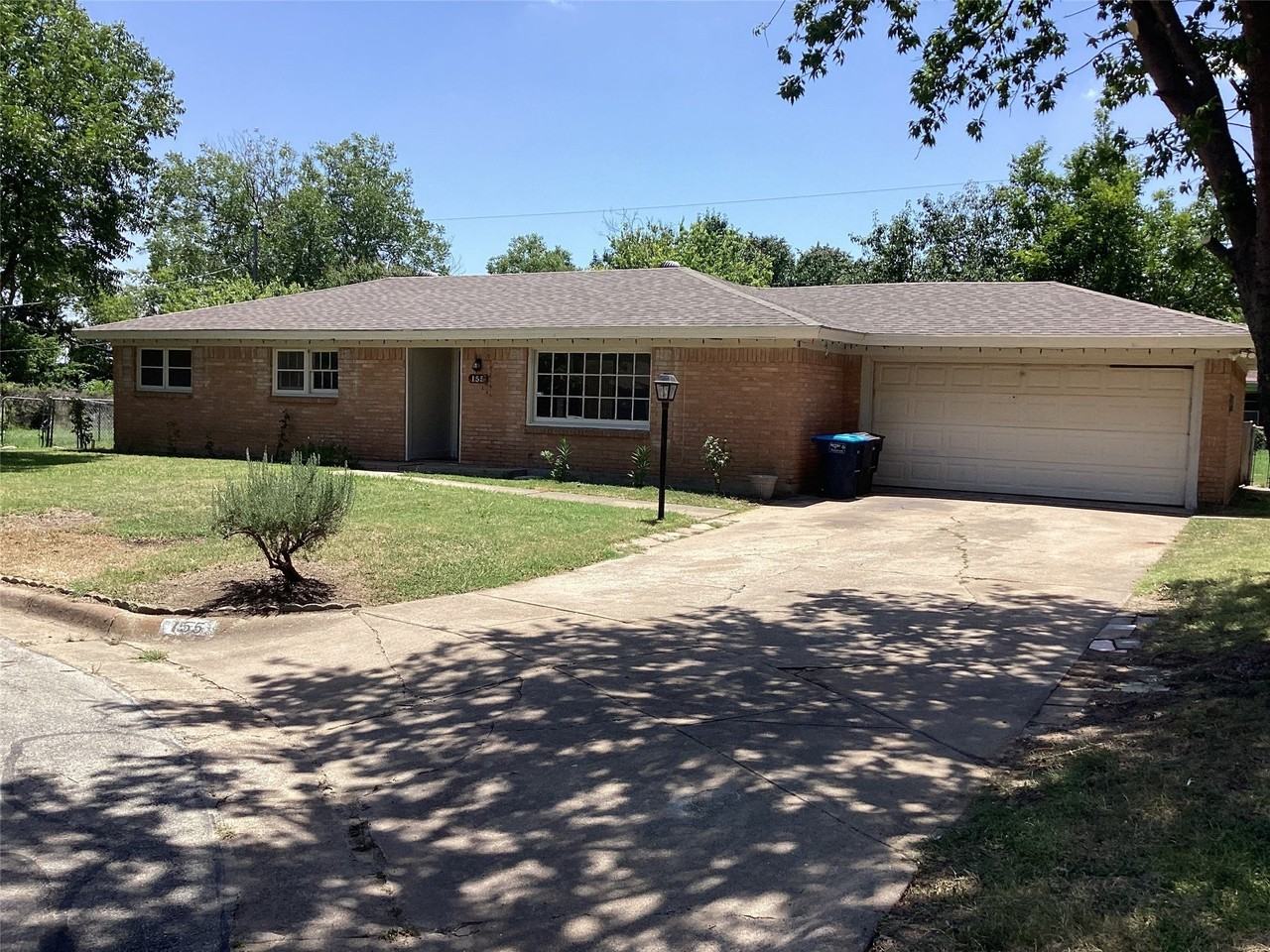 155 Chateau Dr - Photo 2 of 13