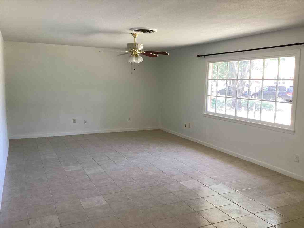 155 Chateau Dr - Photo 3 of 13