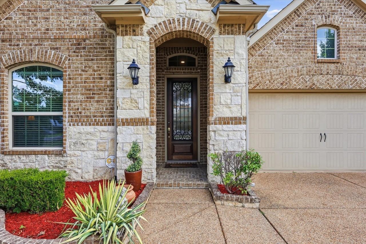 4116 Onyx Way - Photo 2 of 26