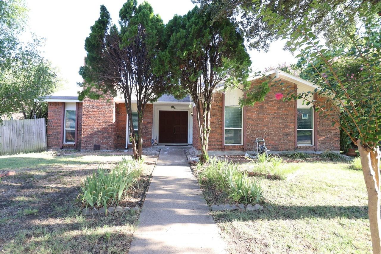 1504 Fair Oaks Dr - Photo 2 of 26
