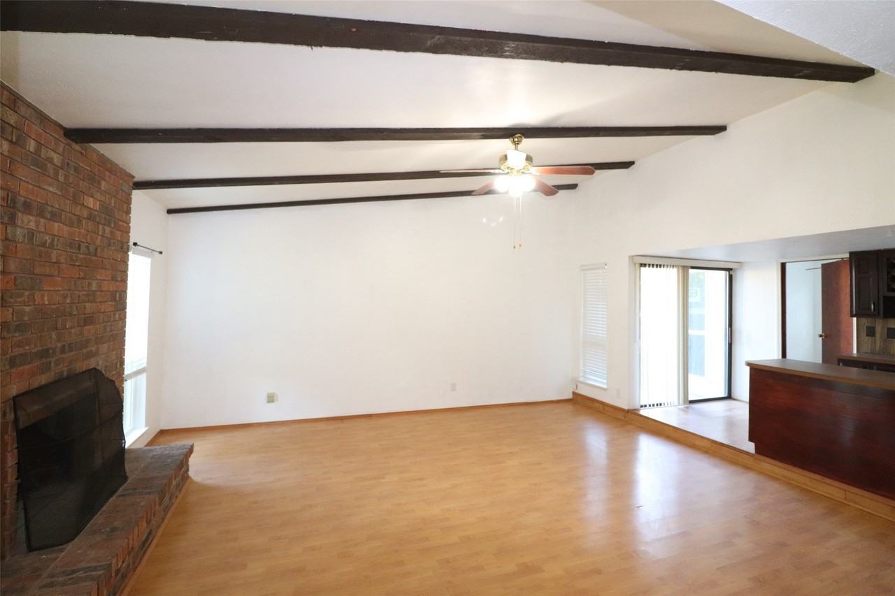 1504 Fair Oaks Dr - Photo 3 of 26