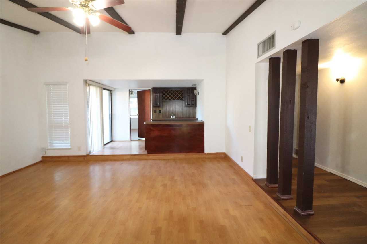 1504 Fair Oaks Dr - Photo 4 of 26