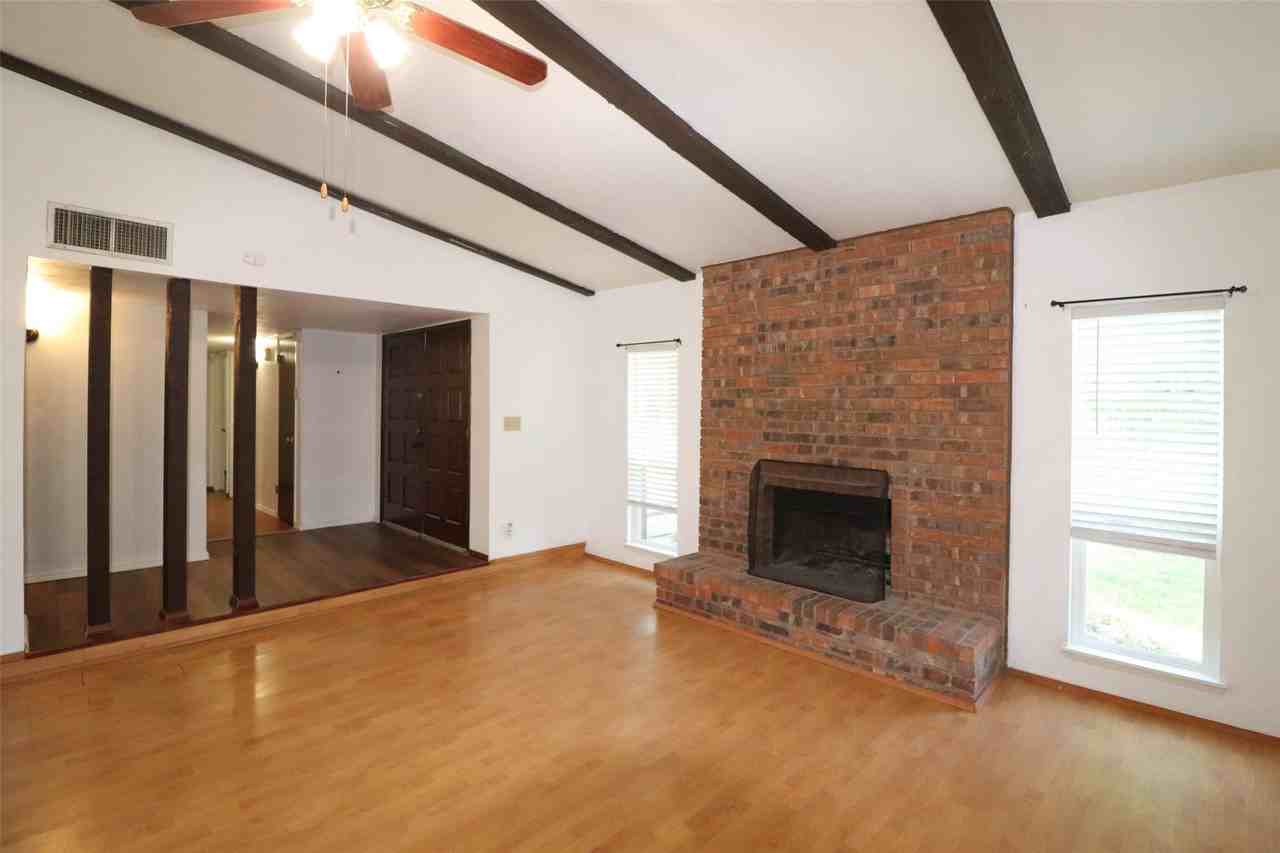 1504 Fair Oaks Dr - Photo 5 of 26