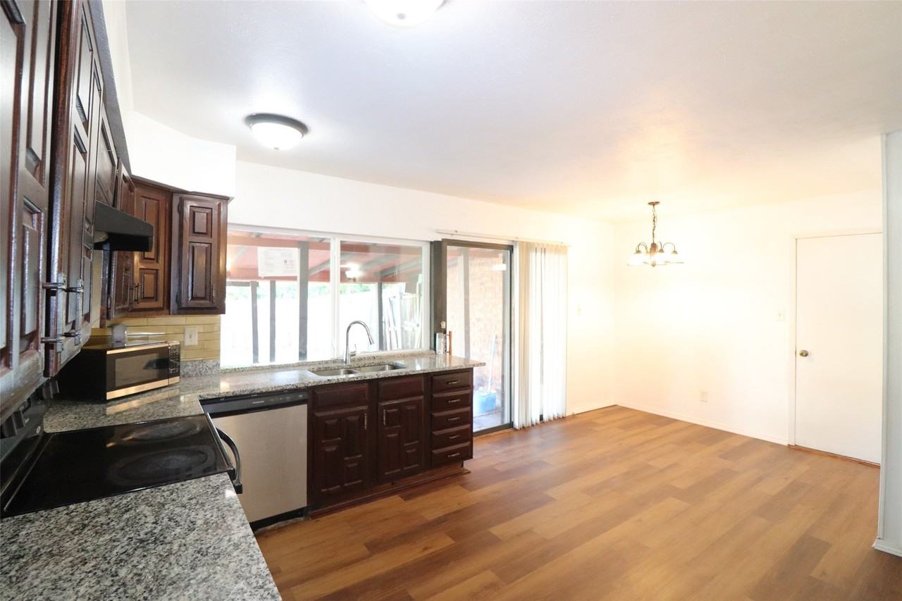 1504 Fair Oaks Dr - Photo 7 of 26