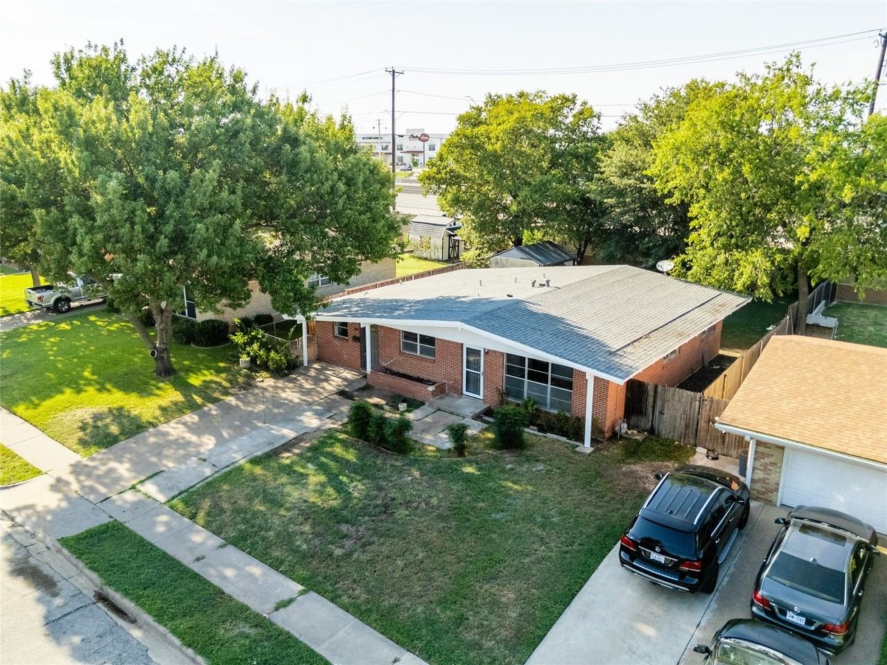 2821 Yale St - Photo 4 of 30