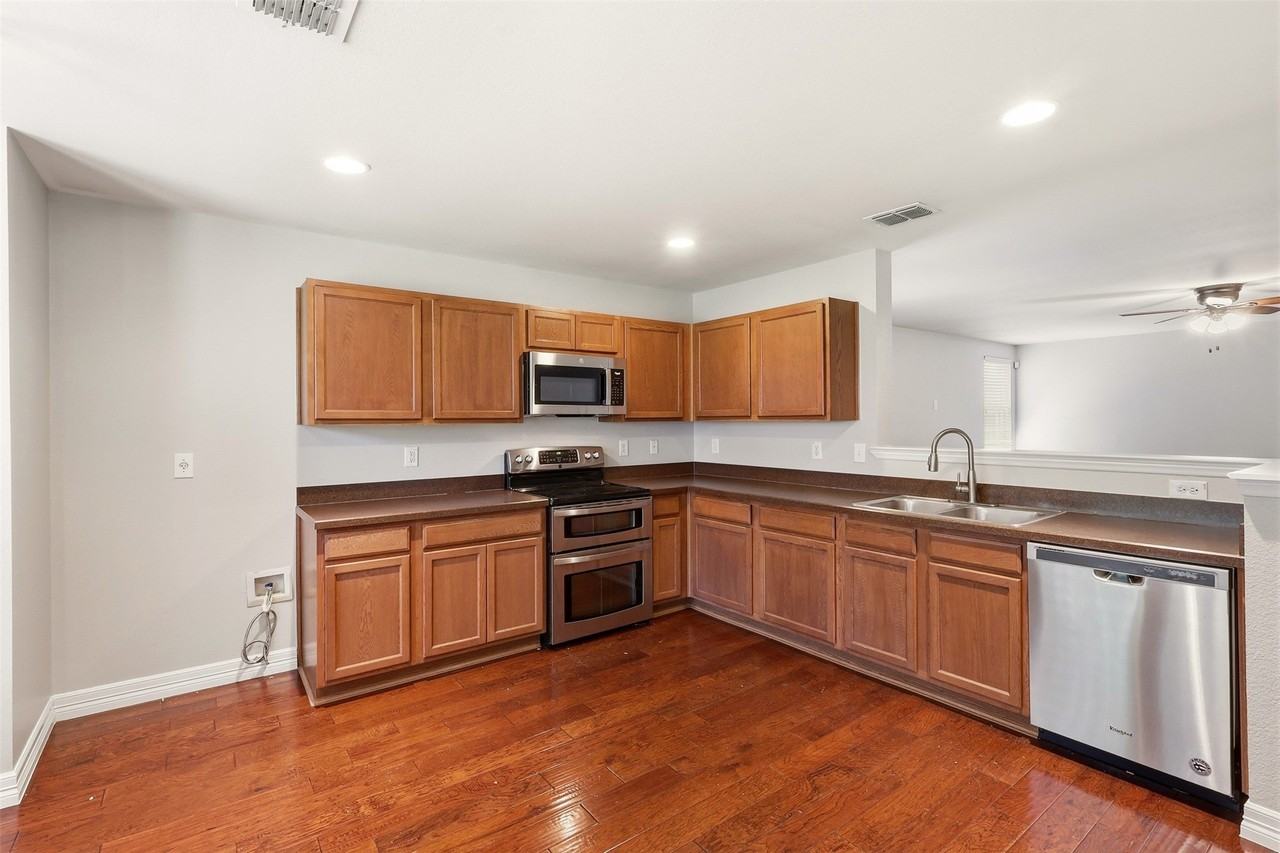 12858 Galaxy Dr - Photo 3 of 19