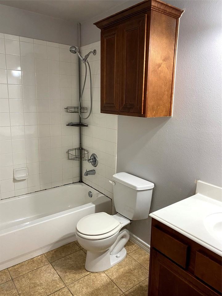 906 Parkplace Rdg - Photo 3 of 31