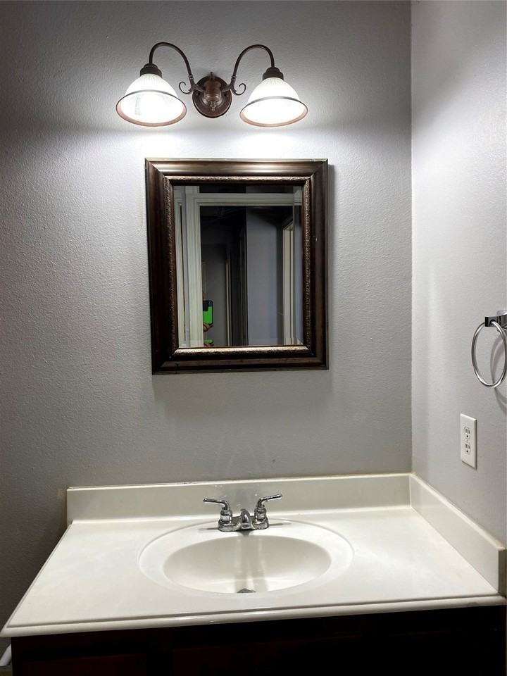 906 Parkplace Rdg - Photo 4 of 31
