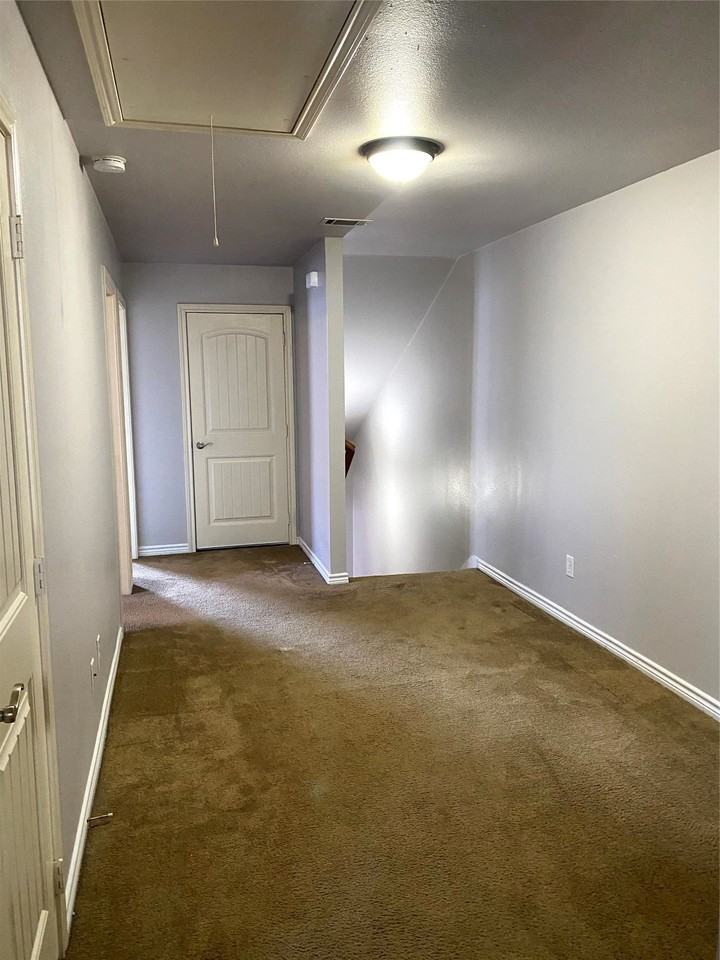 906 Parkplace Rdg - Photo 5 of 31