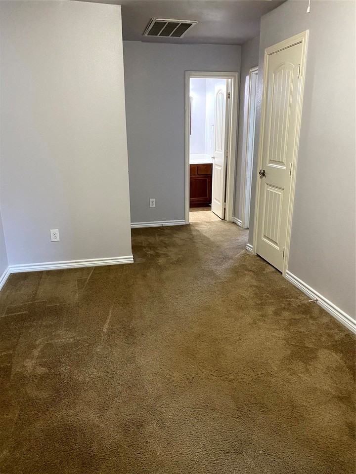 906 Parkplace Rdg - Photo 6 of 31