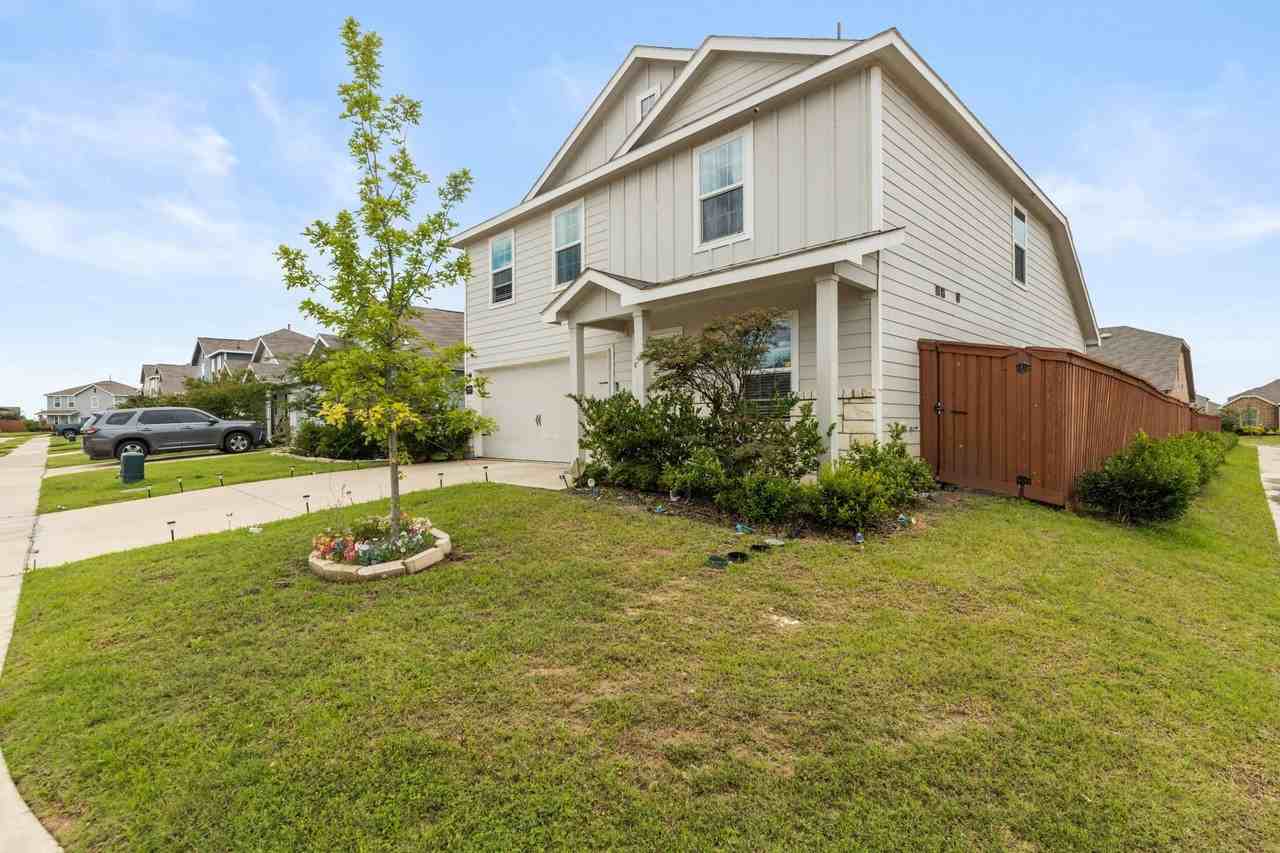 2915 Acacia Dr - Photo 3 of 31