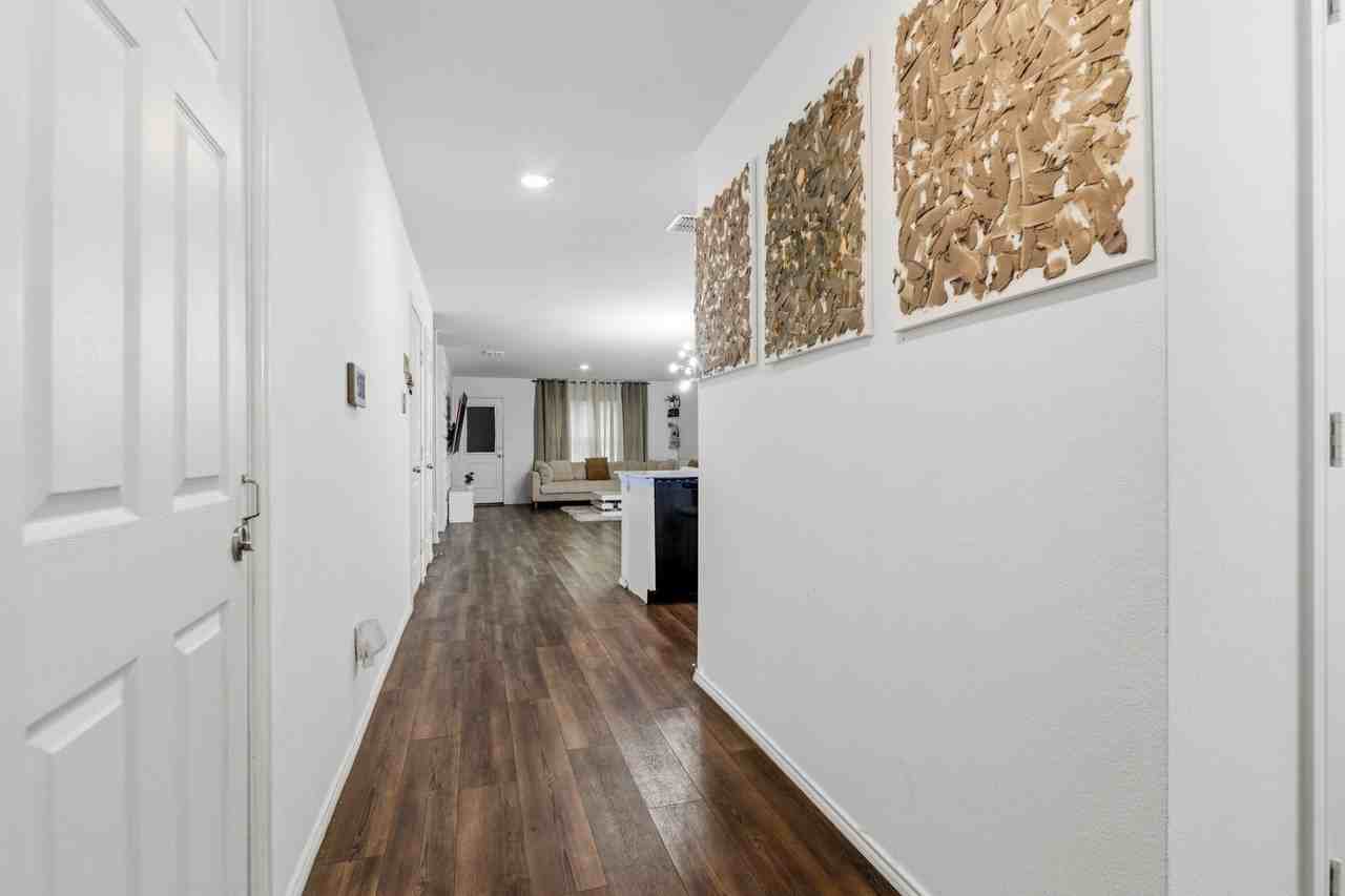 2915 Acacia Dr - Photo 4 of 31