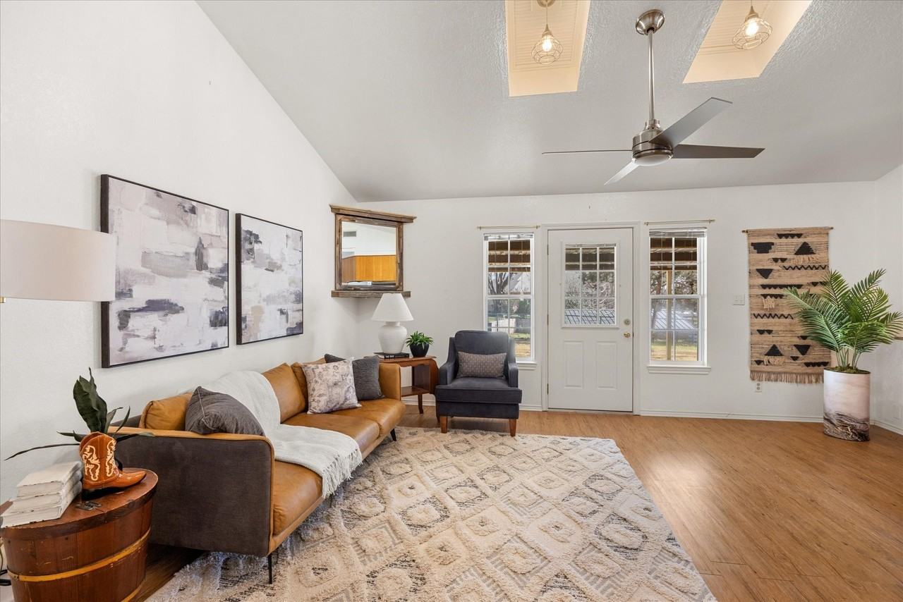 417 Sky Harbour Ct - Photo 3 of 36