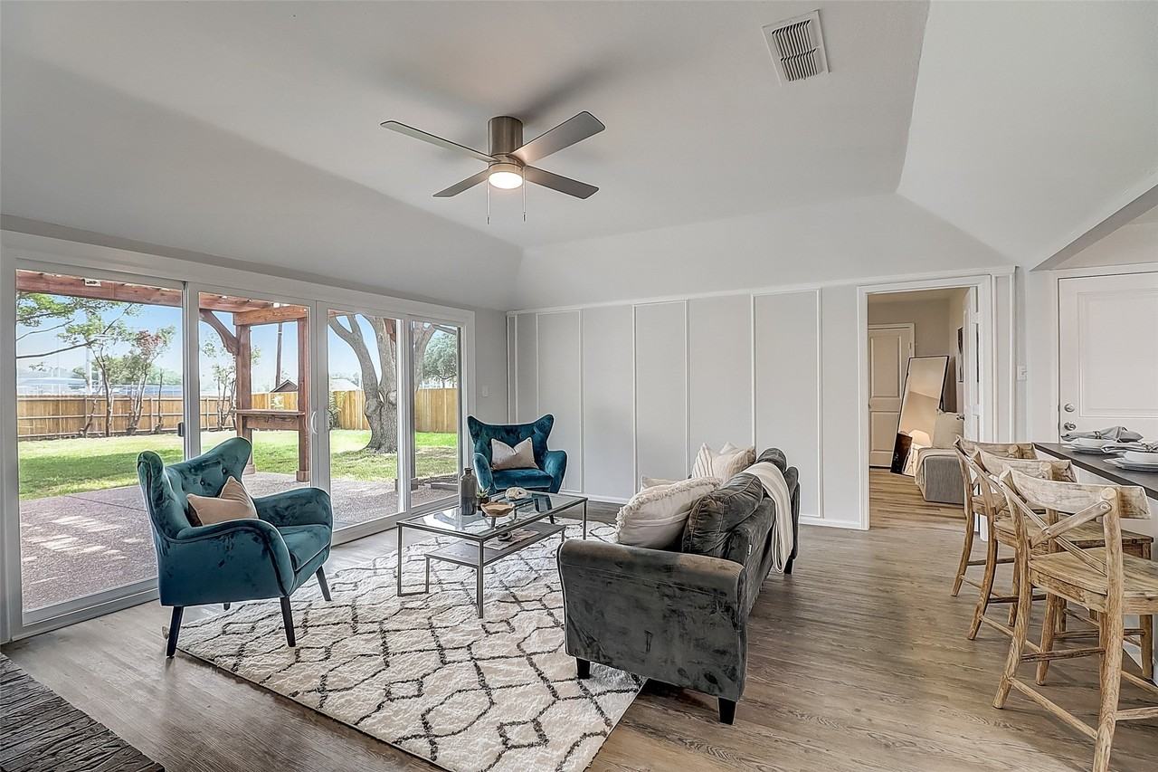 607 Field St - Photo 5 of 32