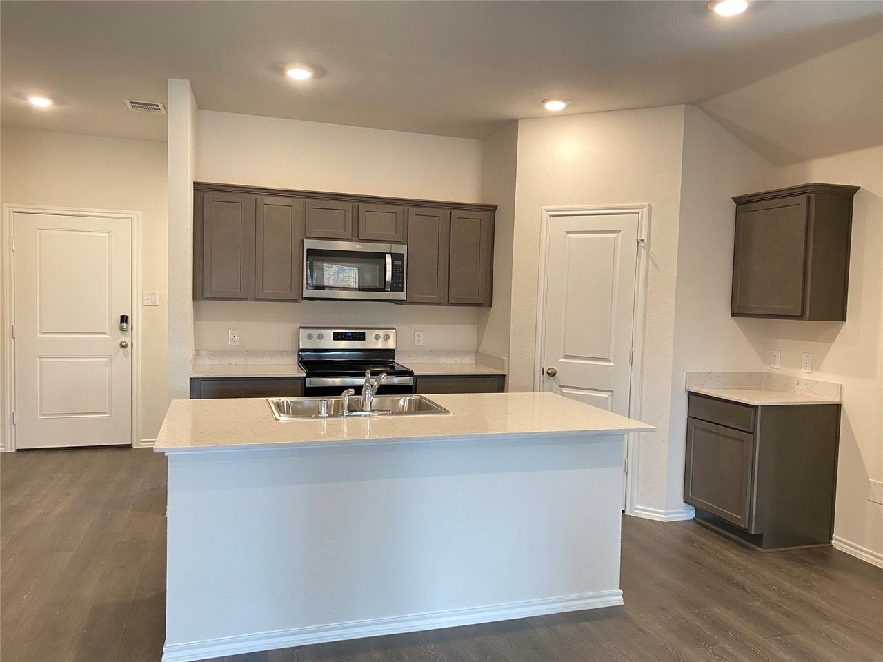 3126 Channing Dr - Photo 2 of 16