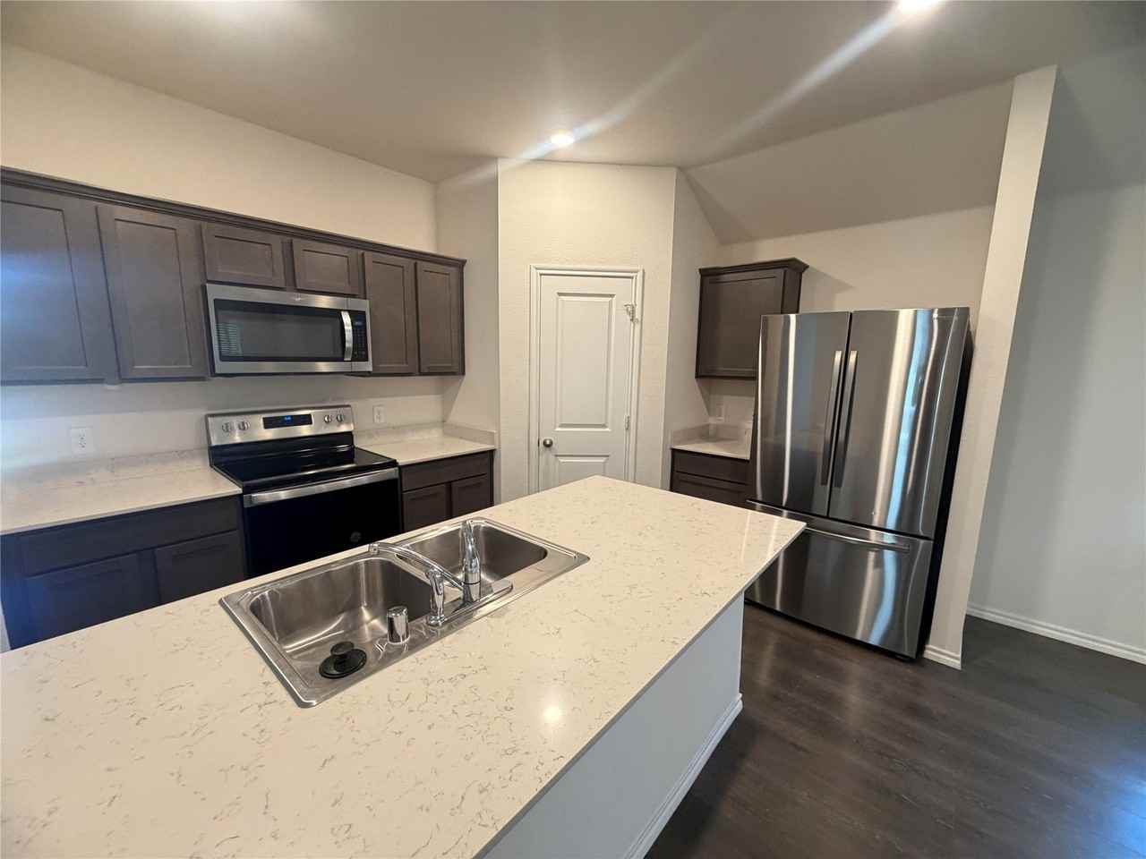 3126 Channing Dr - Photo 3 of 16