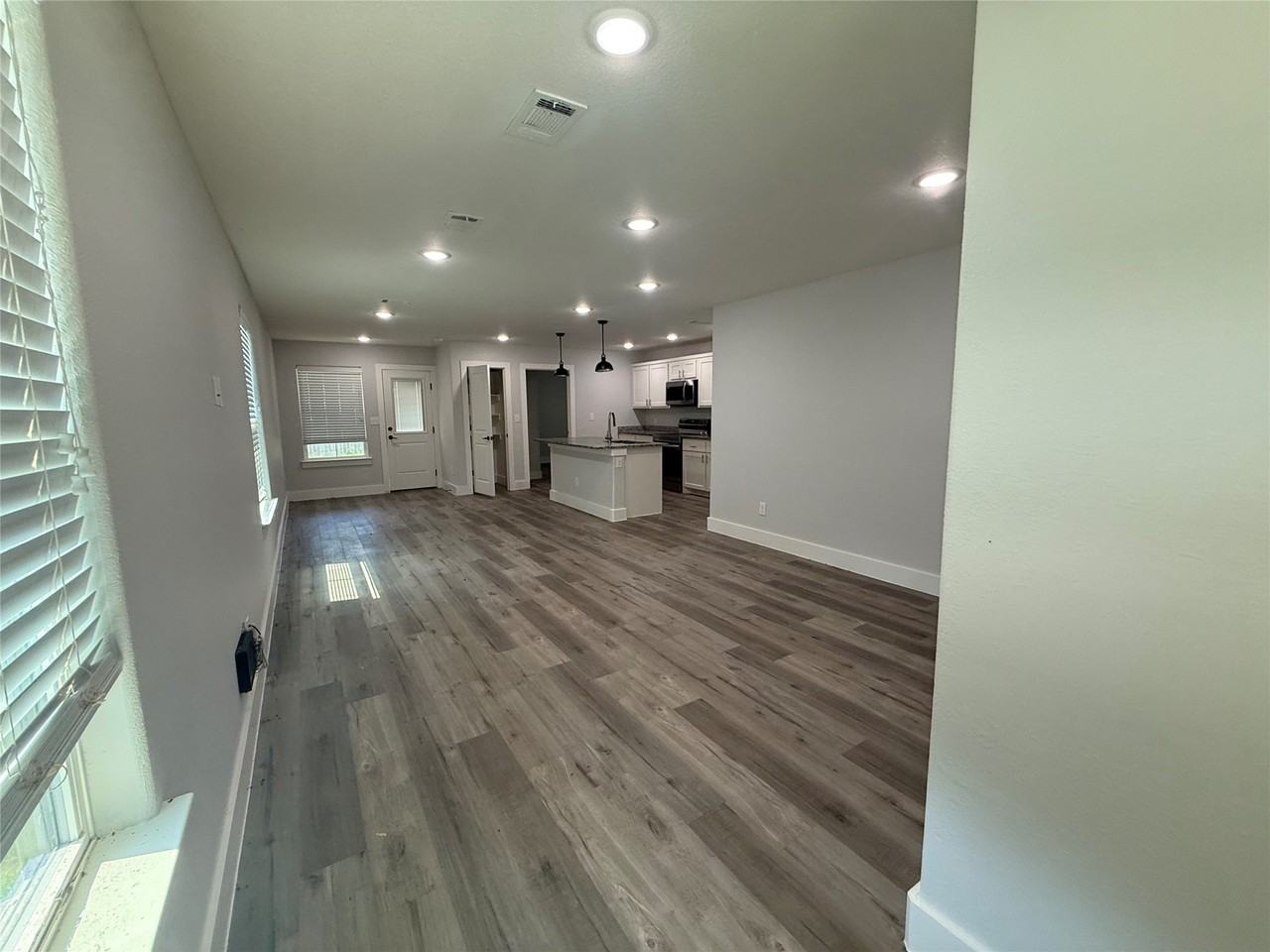420 E 5th St - Photo 3 of 4