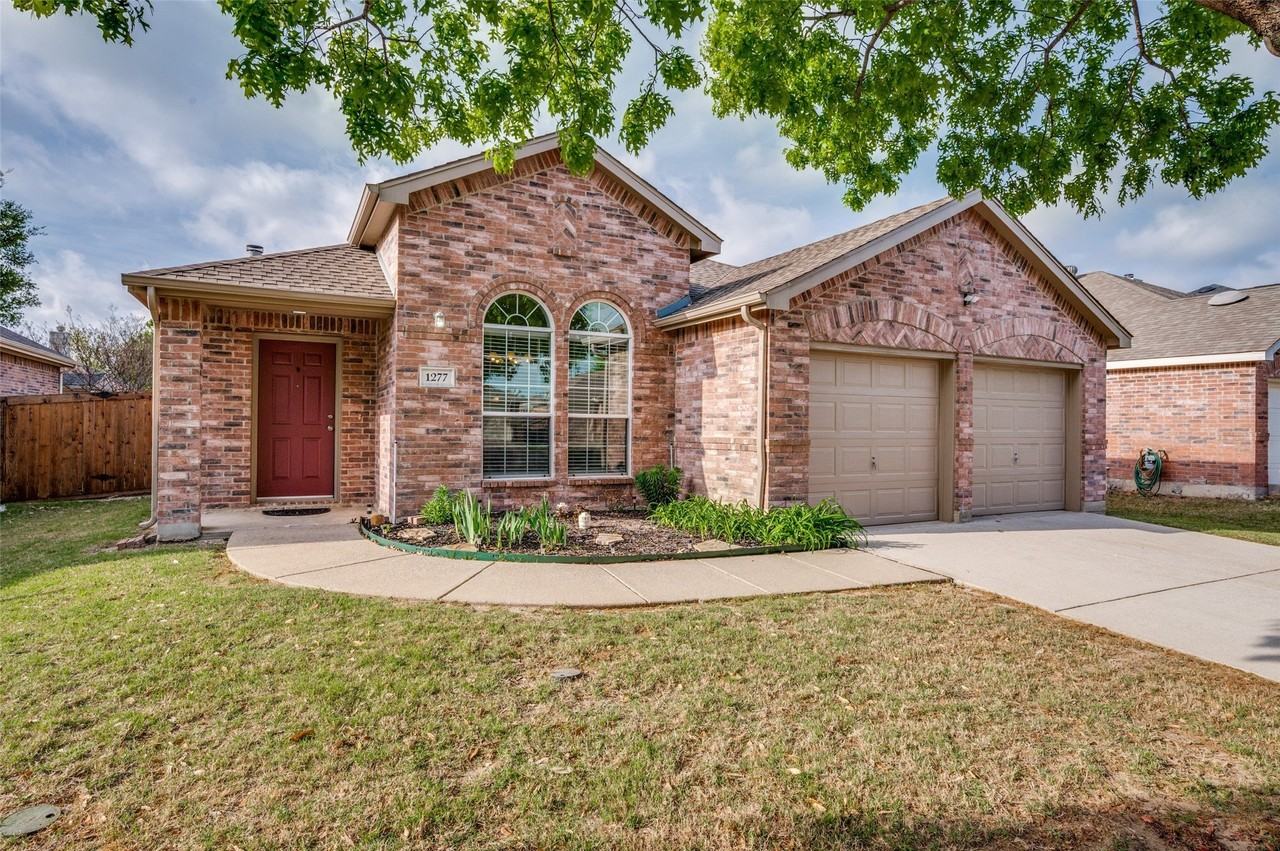 1277 Stone Ln - Photo 2 of 15