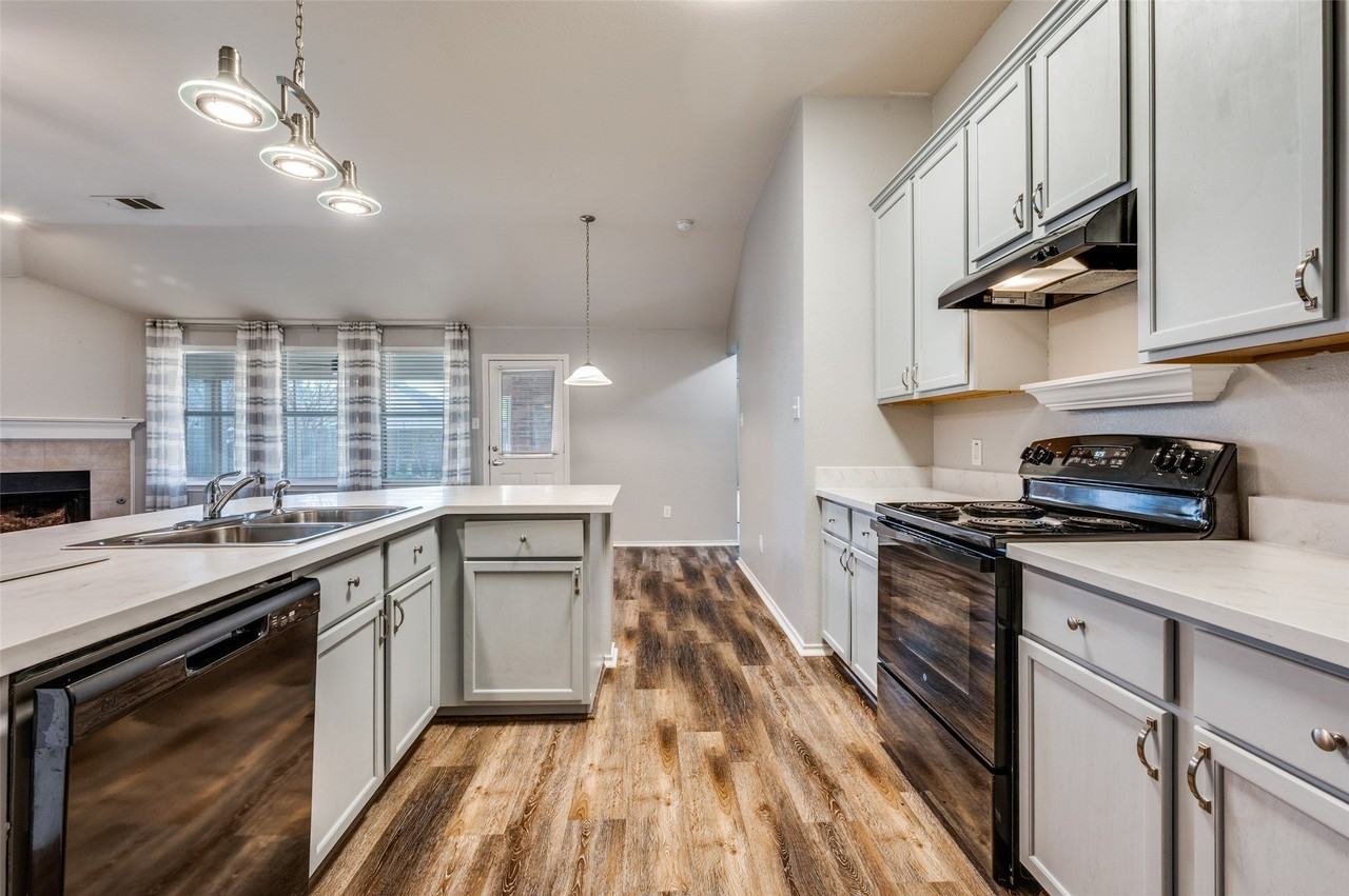 1277 Stone Ln - Photo 3 of 15